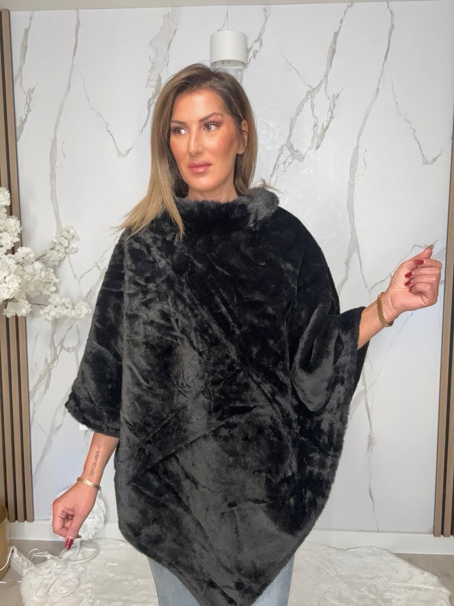 Plüsch Poncho