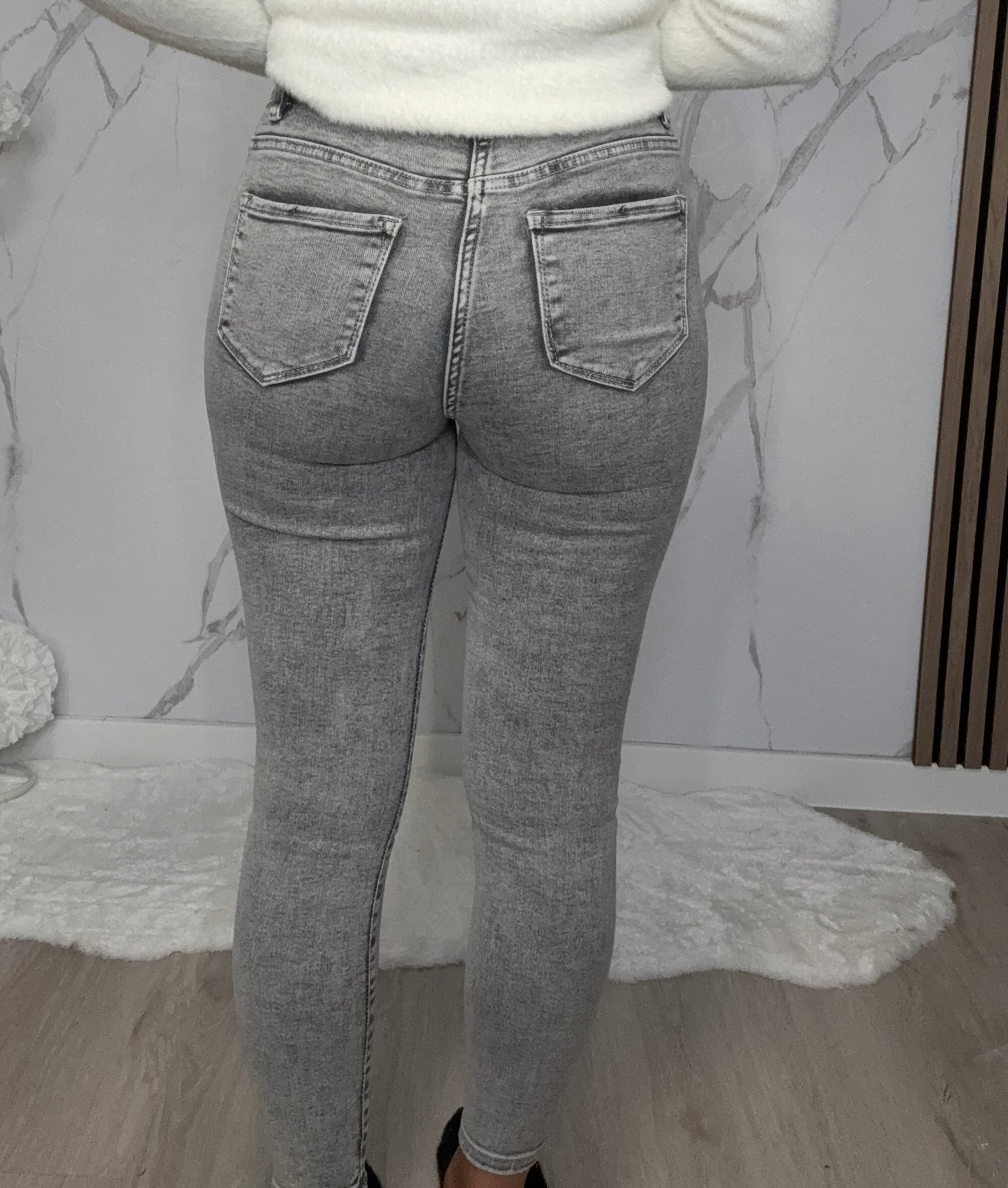 Röhrenjeans Lauri Grau