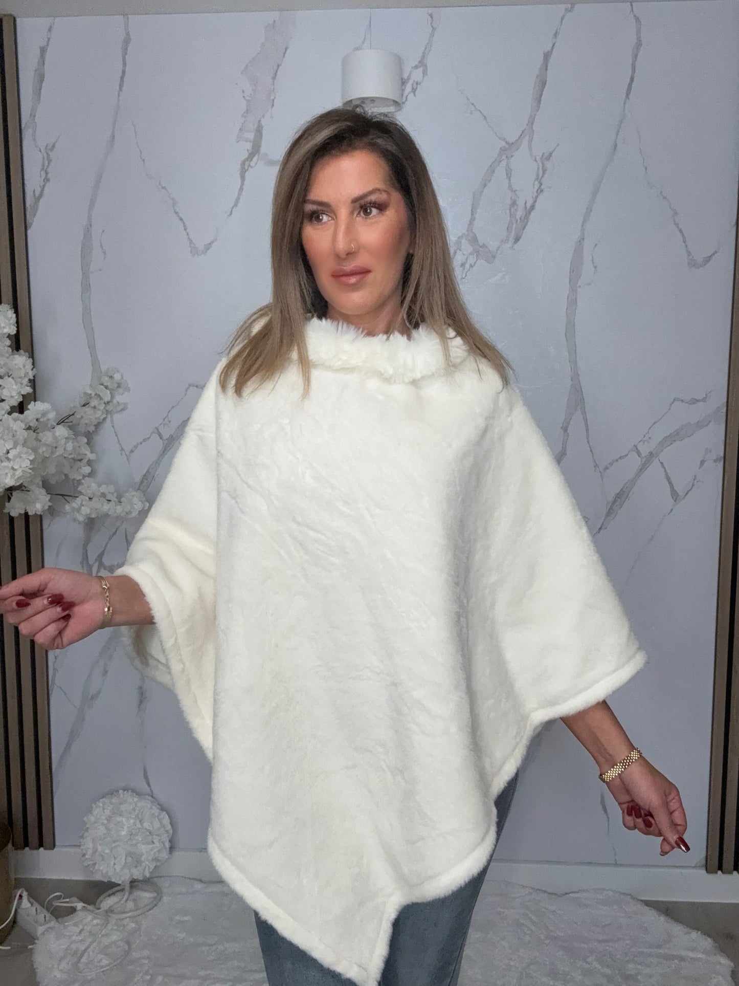 Plüsch Poncho