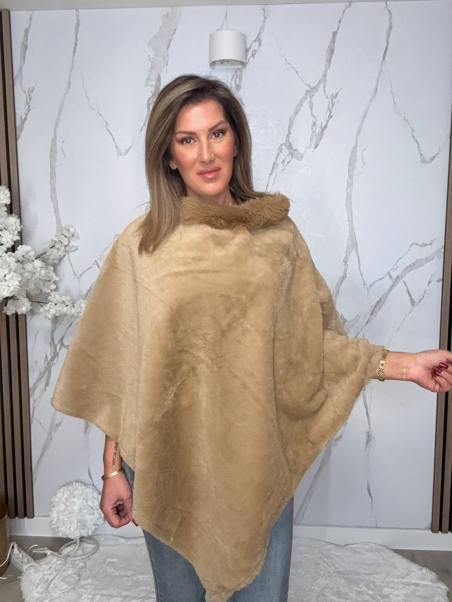 Plüsch Poncho