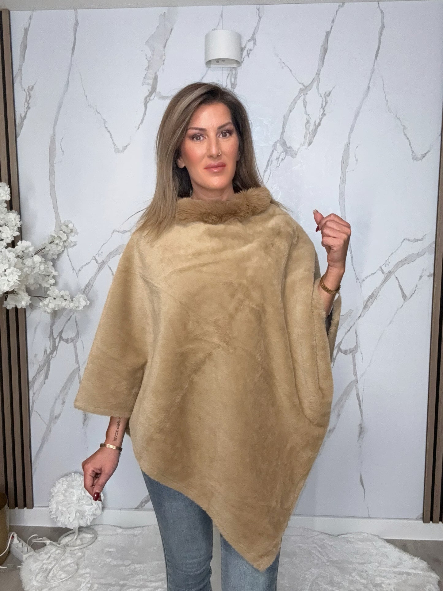 Plüsch Poncho