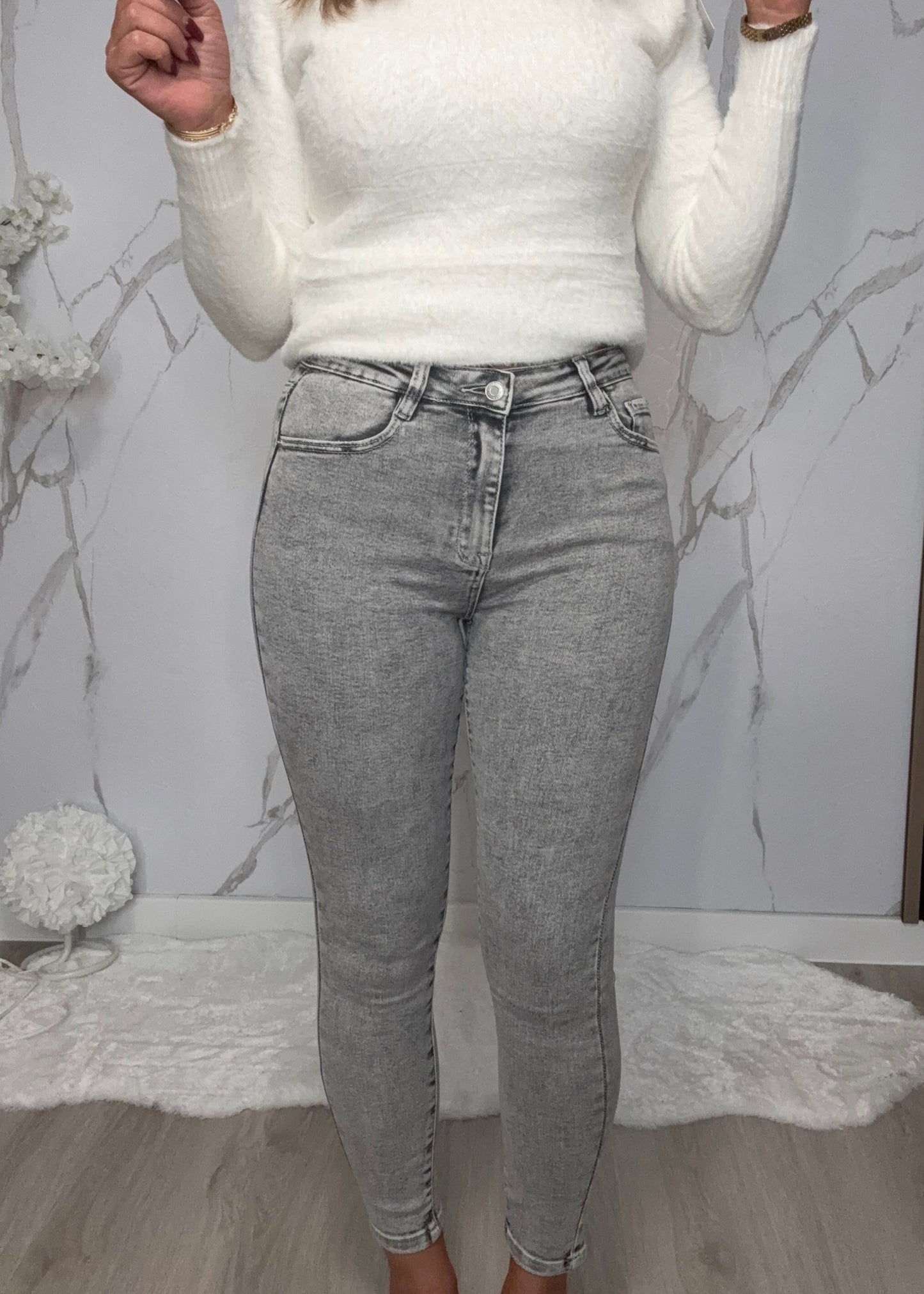 Röhrenjeans Lauri Grau
